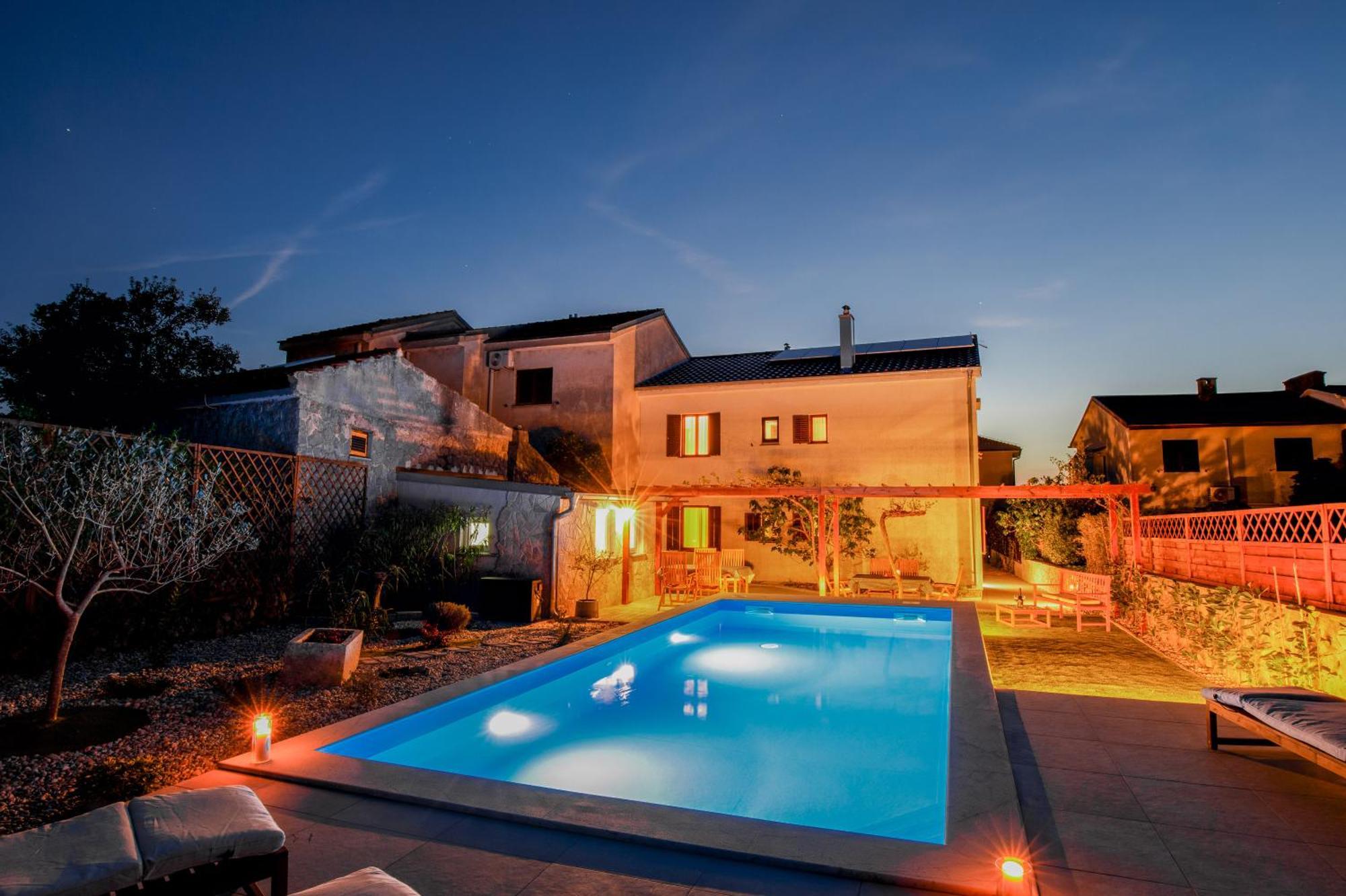 Home Away From Home With A Heated Pool Punat Exterior photo
