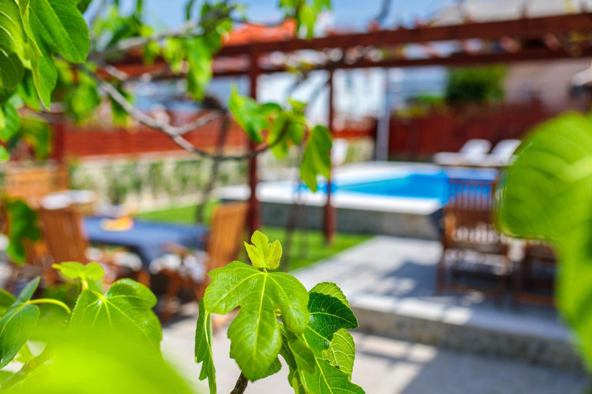 Home Away From Home With A Heated Pool Punat Exterior photo