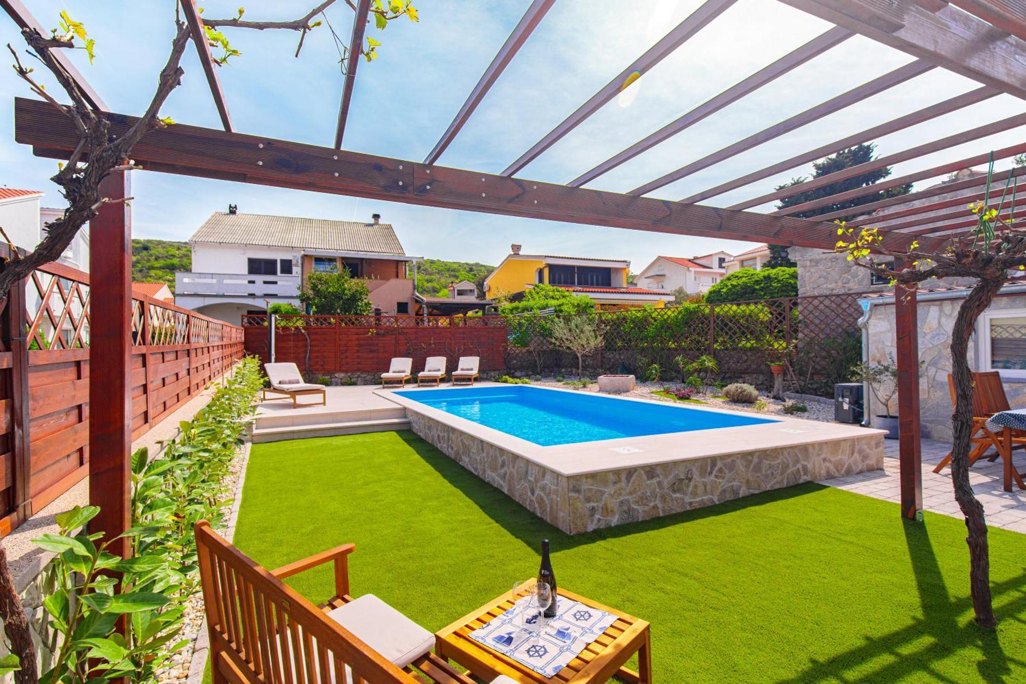 Home Away From Home With A Heated Pool Punat Exterior photo
